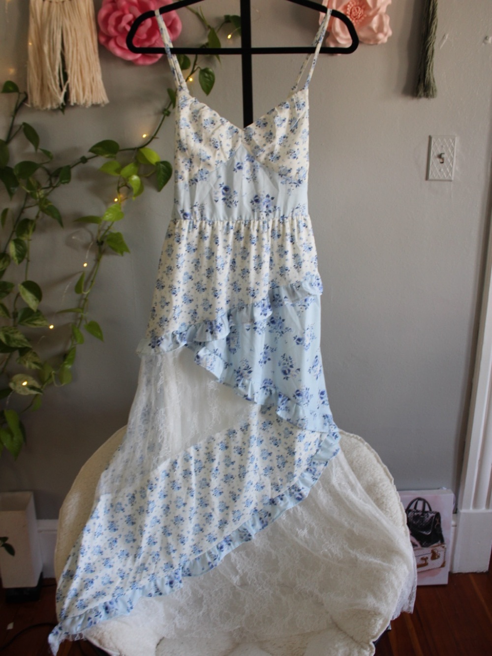 NWT Francesca’s Blue & White Floral High-Low Lace Midi Dress Medium | MSRP $78